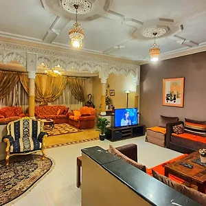 Appartement Oranger Family House Center, Private Large House, Terasse Garden View, Free Parking